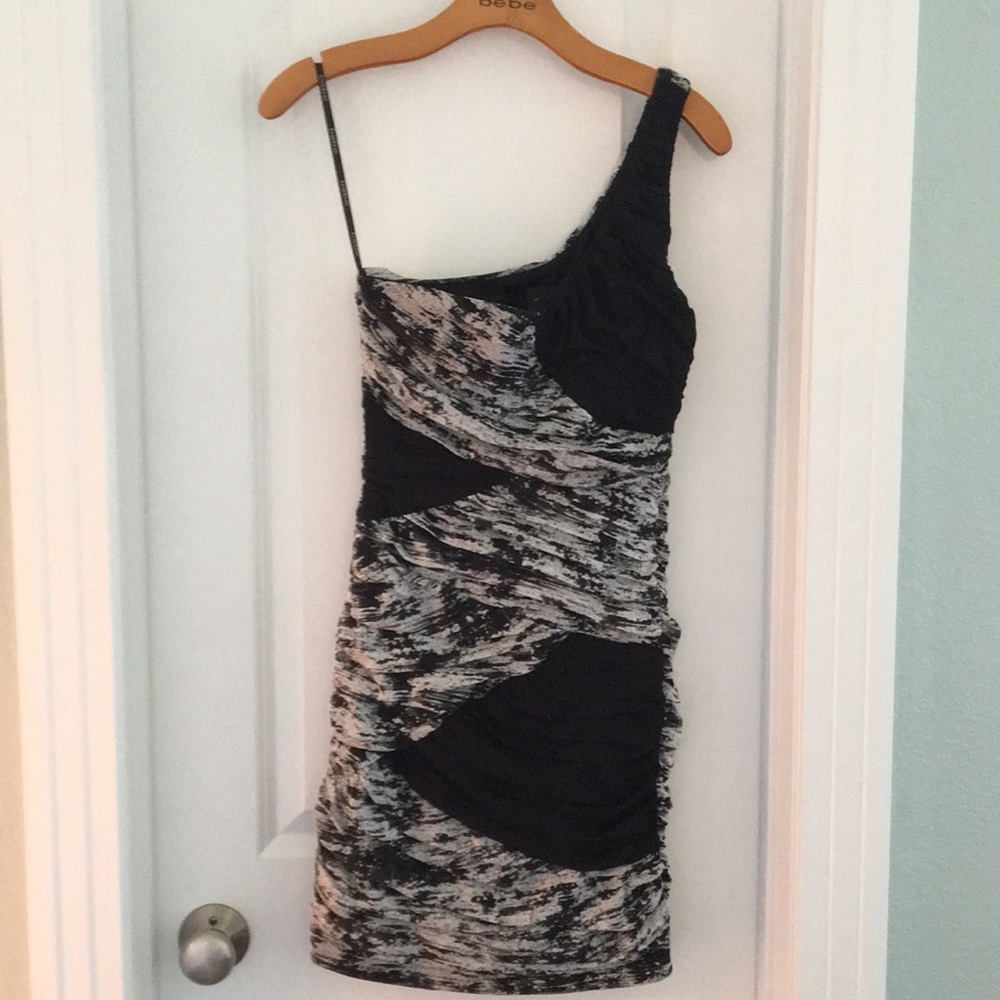 Bebe 2b dress